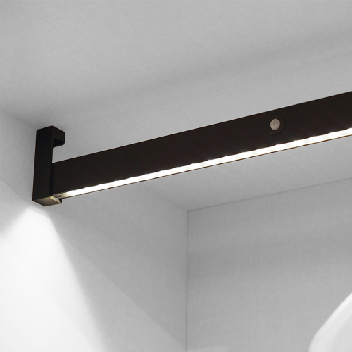 Barra appendiabili per armadi Castor con luce LED, batteria rimovibile e sensore di movimento