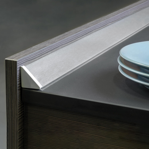 Alzatina triangolare per cucina Plasline con accessori per installazione.